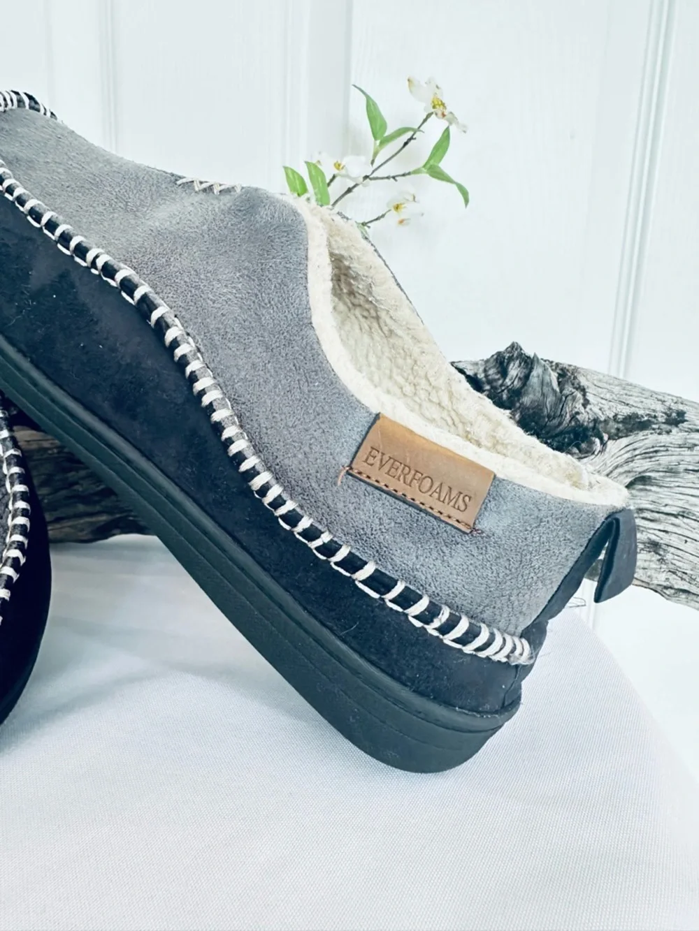 EVERFOAMS ~ Cozy Gray Sherpa-Lined Contrasting Stitching  Slip-On Men’s Slippers